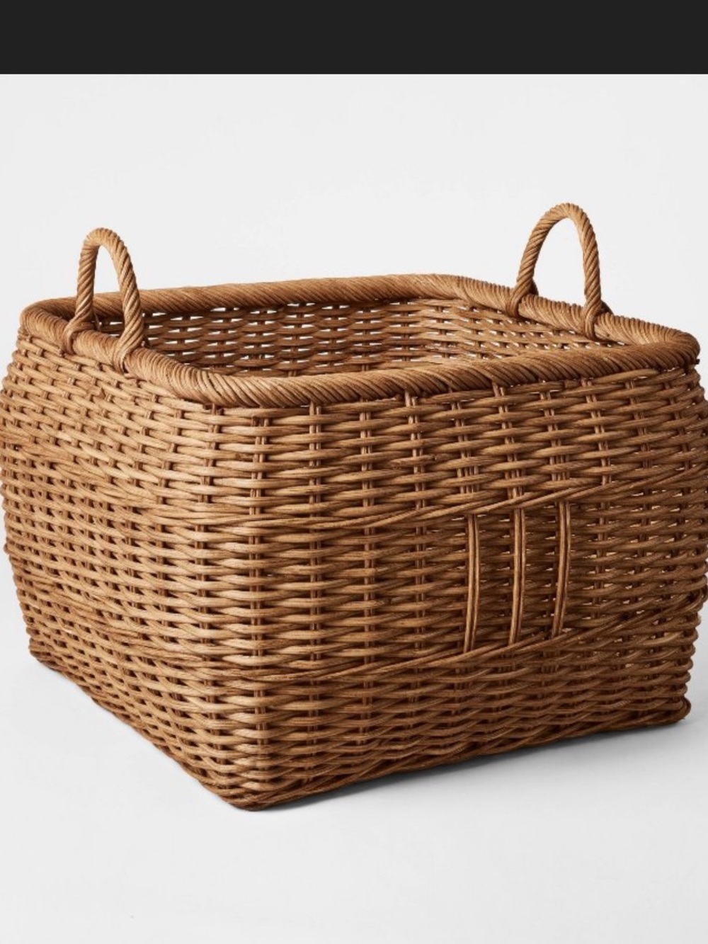 Medium Square Rattan Harvest
Basket Brown - Threshold
Studio McGee